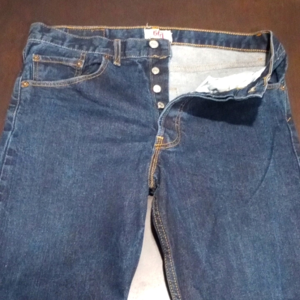 Vtg 34 X 30 Levi 501 button fly straight leg 100% cotton blue jeans made in USA